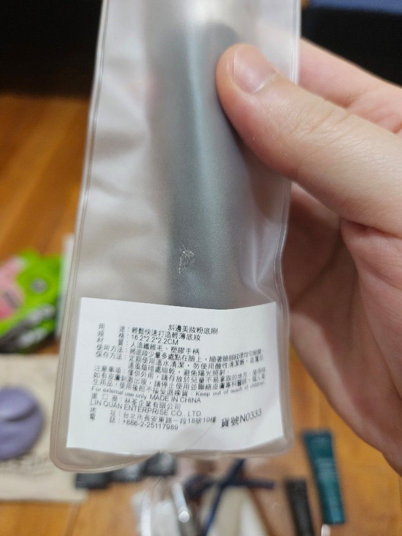 由 wandy12093 (刊登 ID 1379418457，圖片 2) 提交，位於 高雄市 (Kaohsiung) 的 思珂斜邊美妝粉底刷 (類別：化妝品)，說明：。