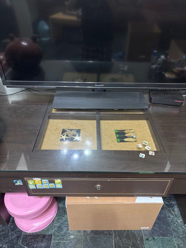 由 yating950242100 (刊登 ID 1379453546，圖片 2) 提交，位於 台北市 (Taipei) 的 圖上電視櫃 (類別：電視櫃)，說明：需自找搬運公司處理 可私訊討論。