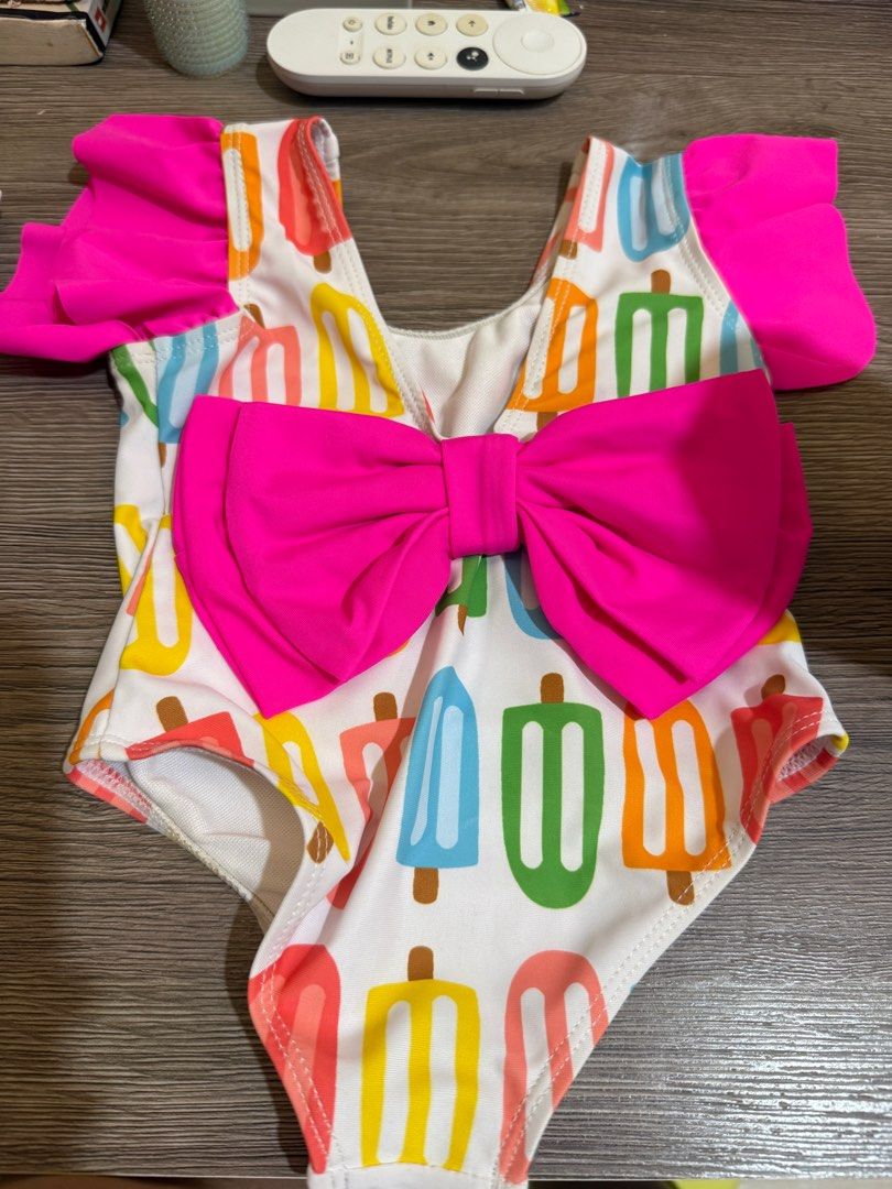 由 t_t_select (刊登 ID 1379494108，圖片 1) 提交，位於 台北市 (Taipei) 的 全新 嬰兒夏日泳衣 (類別：嬰兒及兒童流行時尚)，說明：3-6個月嬰兒夏日玩水專用 沒有穿過（貼紙都還沒撕） 因為買來後發現要送的嬰兒太大隻⋯⋯ 便宜轉售。