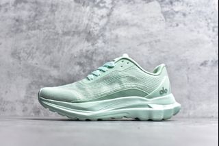 (Category: ) located in . Submitted by Outlet.Sneakers (Listing ID 1379338132, Image 1). Description: .