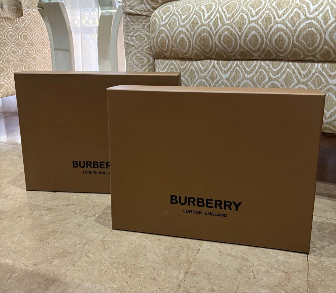 AUTH BURBERRY LARGE BOX (Category: Luxury Bags & Wallets) located in Las Pinas. Submitted by cc.decluttering (Listing ID 1379388822, Image 1). Description: No inclusions .