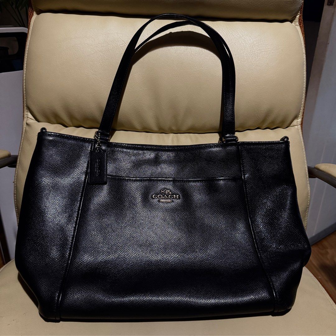 Authentic 2-way Coach Peyton Genuine Leather Tote Bag (Category: Luxury Bags & Wallets) located in Quezon City. Submitted by crissy_08 (Listing ID 1379394277, Image 1). Description: ❤️Perfect for Business and Office Use ❤️Fashionable and Spacious ❤️Functional with a style ❤️Love this bag but I have to let it go and give it to its 2nd Home ❤️Shoulder and Crossbody Bag ❤️Authentic 2-way Coach Leather Tote Bag ❤️Used with care, no scratches ❤️Size: 