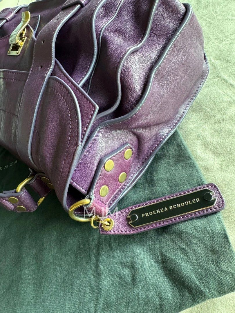 (AUTHENTIC - PRELOVED) Proenza Schouler PS1 Medium Bag (Category: Luxury Bags & Wallets) located in Makati City. Submitted by gelamaythe74243 (Listing ID 1379476215, Image 3). Description: Proenza Schouler PS1 Medium Bag Details: - Detachable strap, flap closure - Bought in the USA •In good and neat condition •Can do meet-ups in/around Rockwell, Makati; and General Santos City.