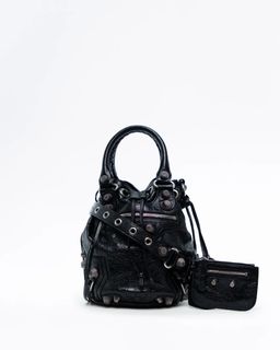 (Kategori: ) berada di . Dikirim oleh suss_piciousbags (ID iklan 1379369046, Gambar 1). Deskripsi: .