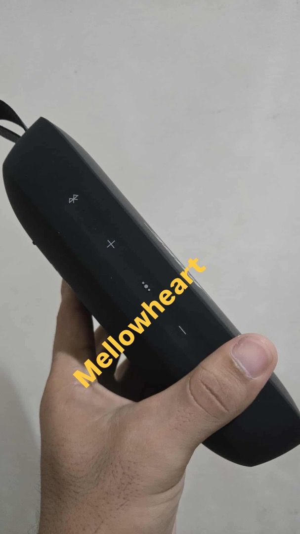 BOSE SOUNDLINK FLEX SE (Category: Soundbars, Speakers & Amplifiers) located in Cebu City. Submitted by heartabay02369 (Listing ID 1379364247, Image 2). Description: Bose Soundlink flex SE BrandNew from US not opened SLIGHTLY NEGOTIALBLE The picture with hand is personal use. .