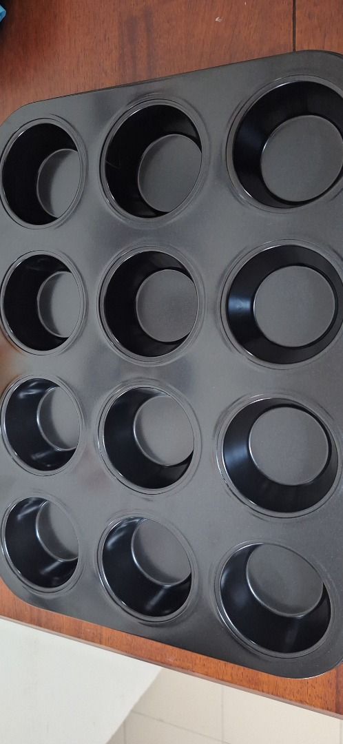 Brand new cup cake tray (12 cups)