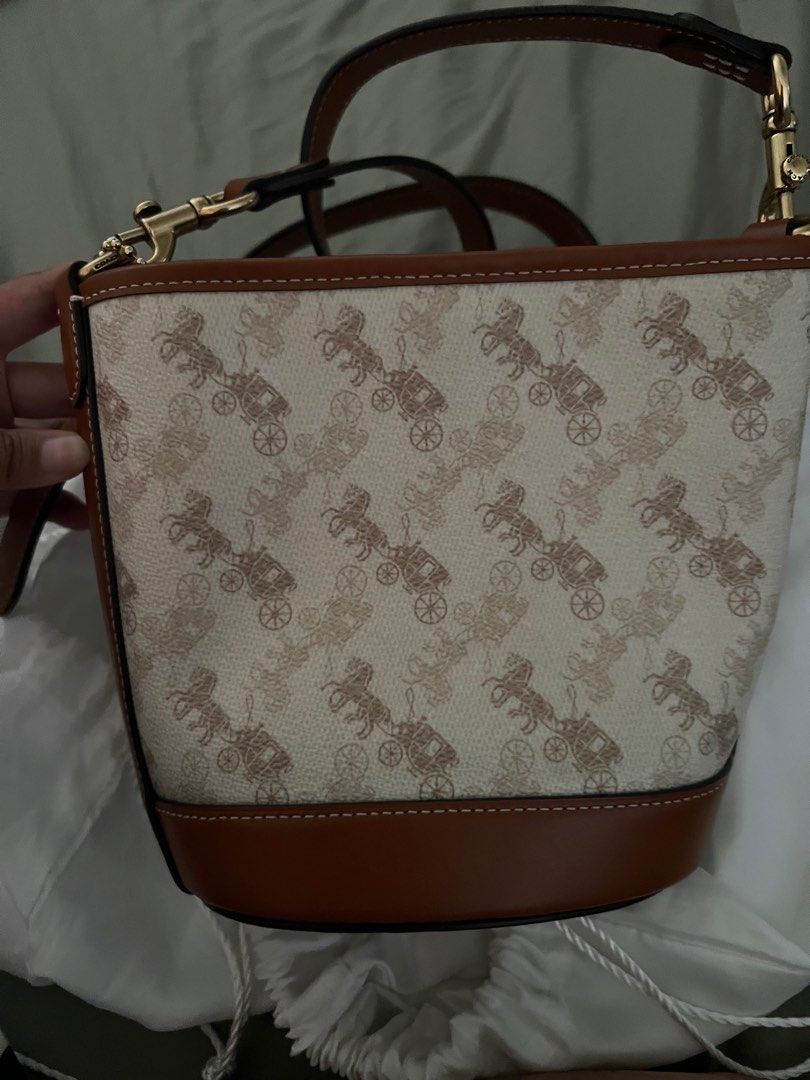 Coach Horse and Carriage Bucket Bag (Category: Bags & Wallets) located in Singapore. Submitted by blueciff (Listing ID 1379414770, Image 3). Description: Barely used! Willing to let go for $250.