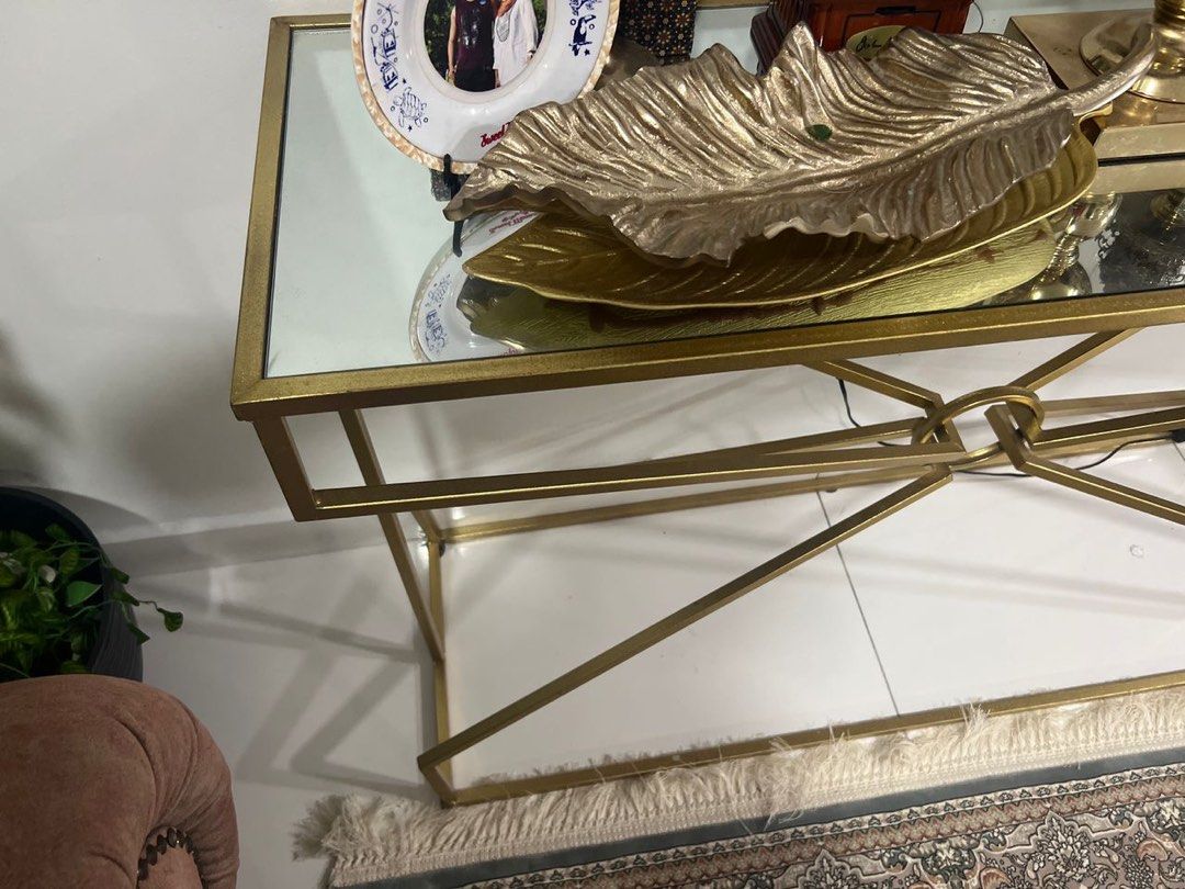 Console table (Category: Tables & Sets) located in Bangi. Submitted by nabilazakaria89 (Listing ID 1379367383, Image 2). Description: Console table/ dresser table .