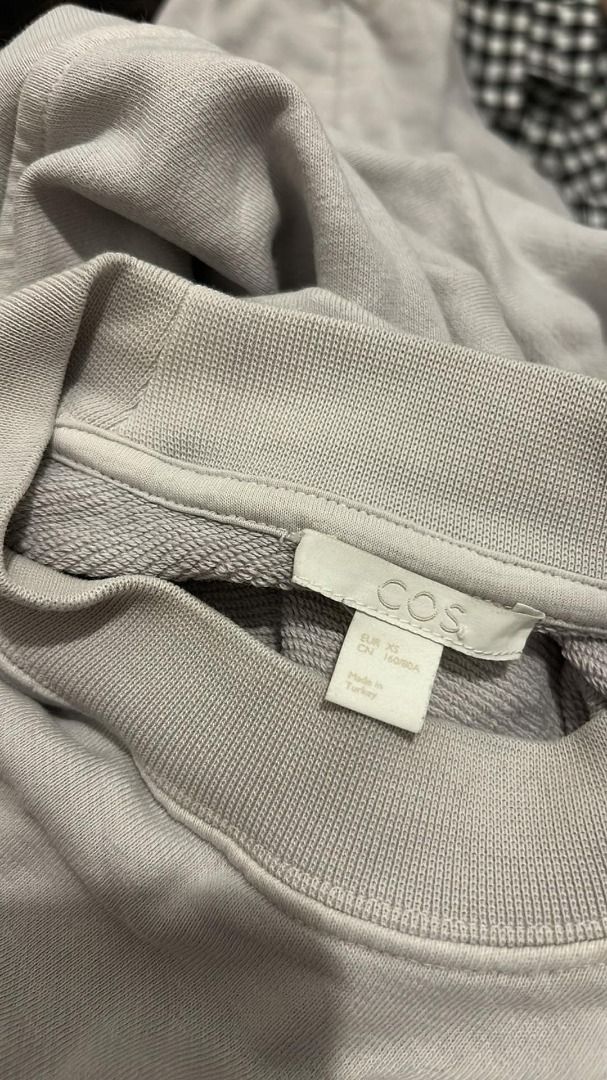 Cos Sweater (Category: Men's Clothes) located in Melbourne. Submitted by ecochicka (Listing ID 1379326335, Image 3). Description: marked a size xs cotton / linen blend.