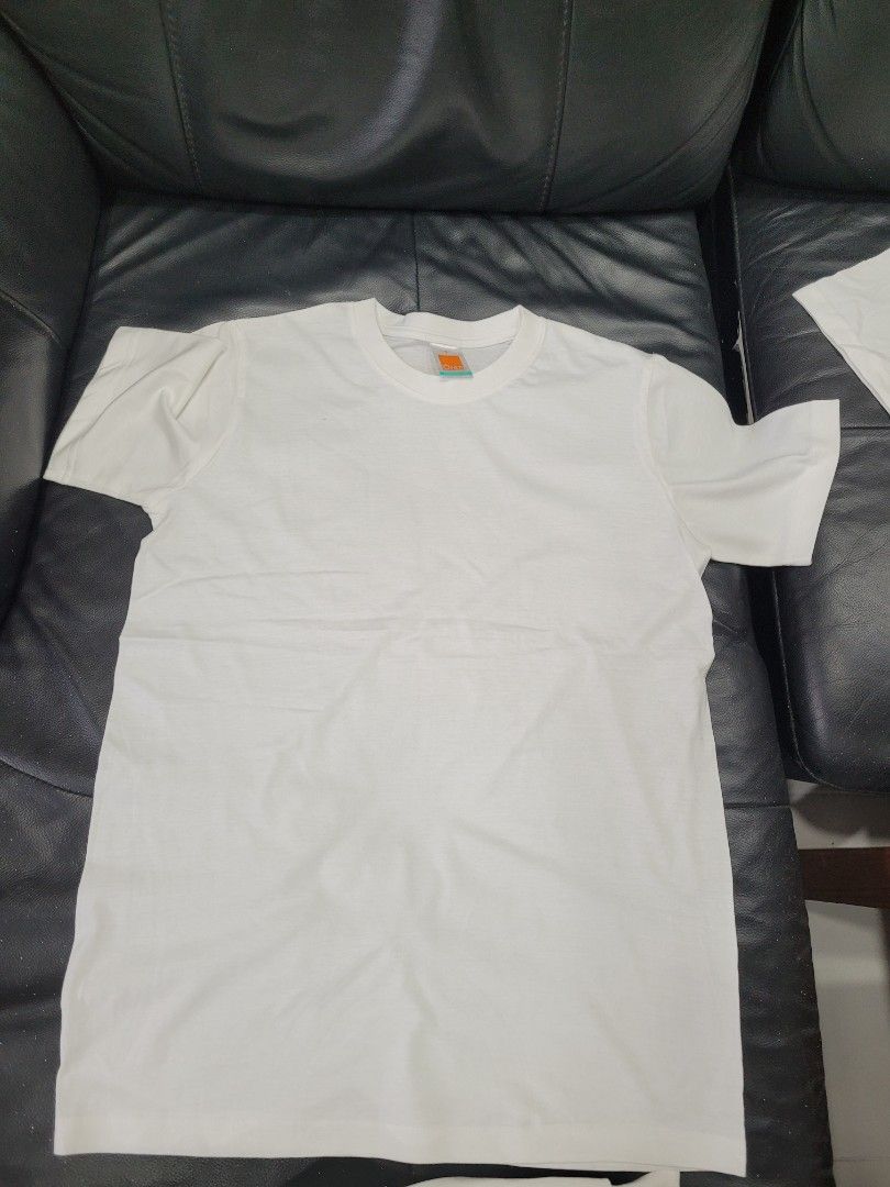 Cotton tee shirts (Category: Activewear) located in Singapore. Submitted by daffodils7 (Listing ID 1379342760, Image 2). Description: New cotton tee shirts. Size S 19 pieces, size M 33 pieces, size L 9 pieces. Each piece $2..