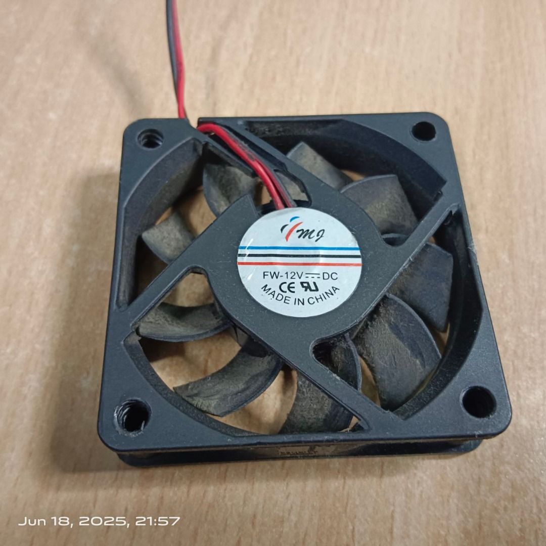 CPU Fan Small - MOLEX (Category: Cables & Adaptors) located in Quezon City. Submitted by marianodeclutter (Listing ID 1379488131, Image 2). Description: Loc: Quezon City, Central Avenue.