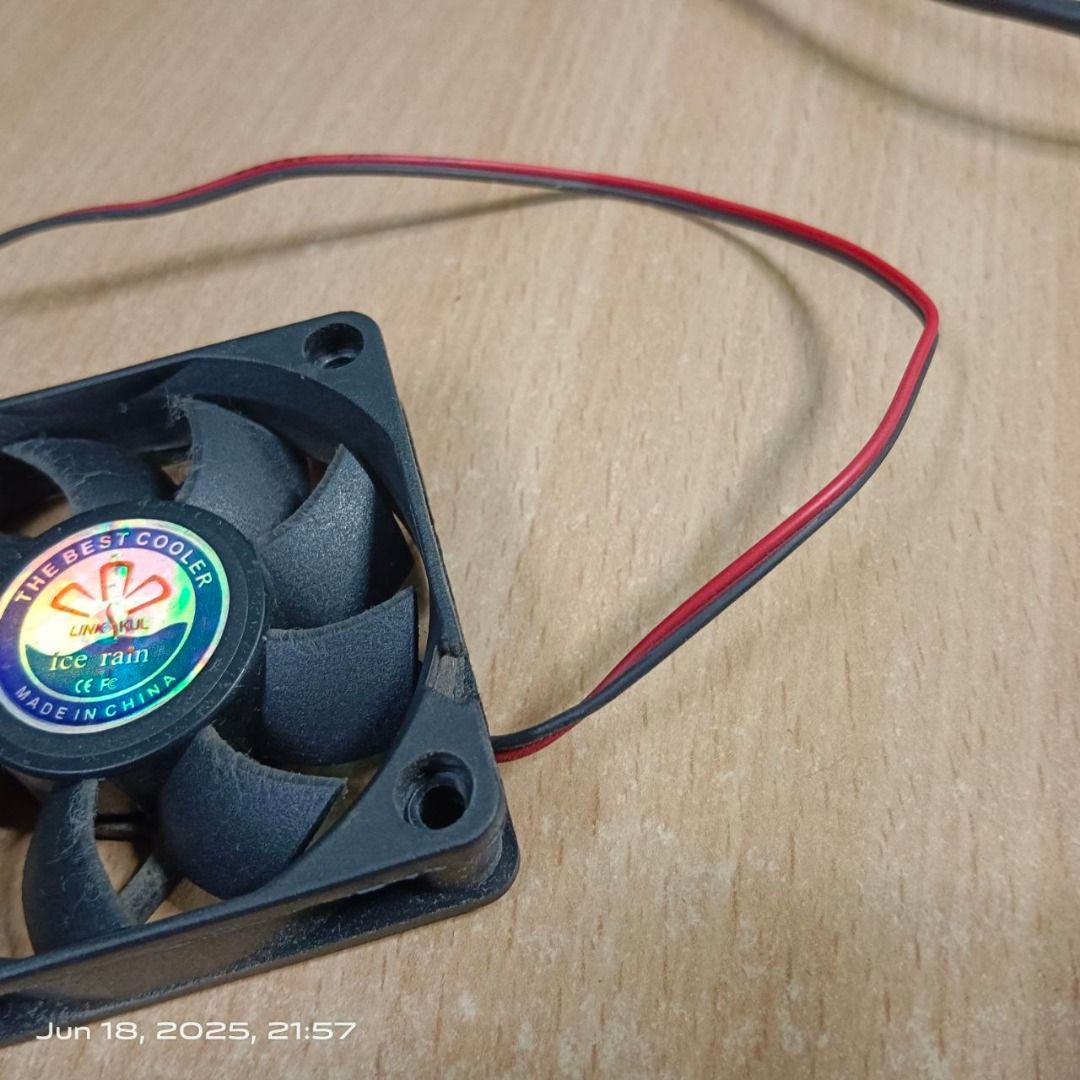 CPU Fan Small - MOLEX (Category: Cables & Adaptors) located in Quezon City. Submitted by marianodeclutter (Listing ID 1379488131, Image 3). Description: Loc: Quezon City, Central Avenue.