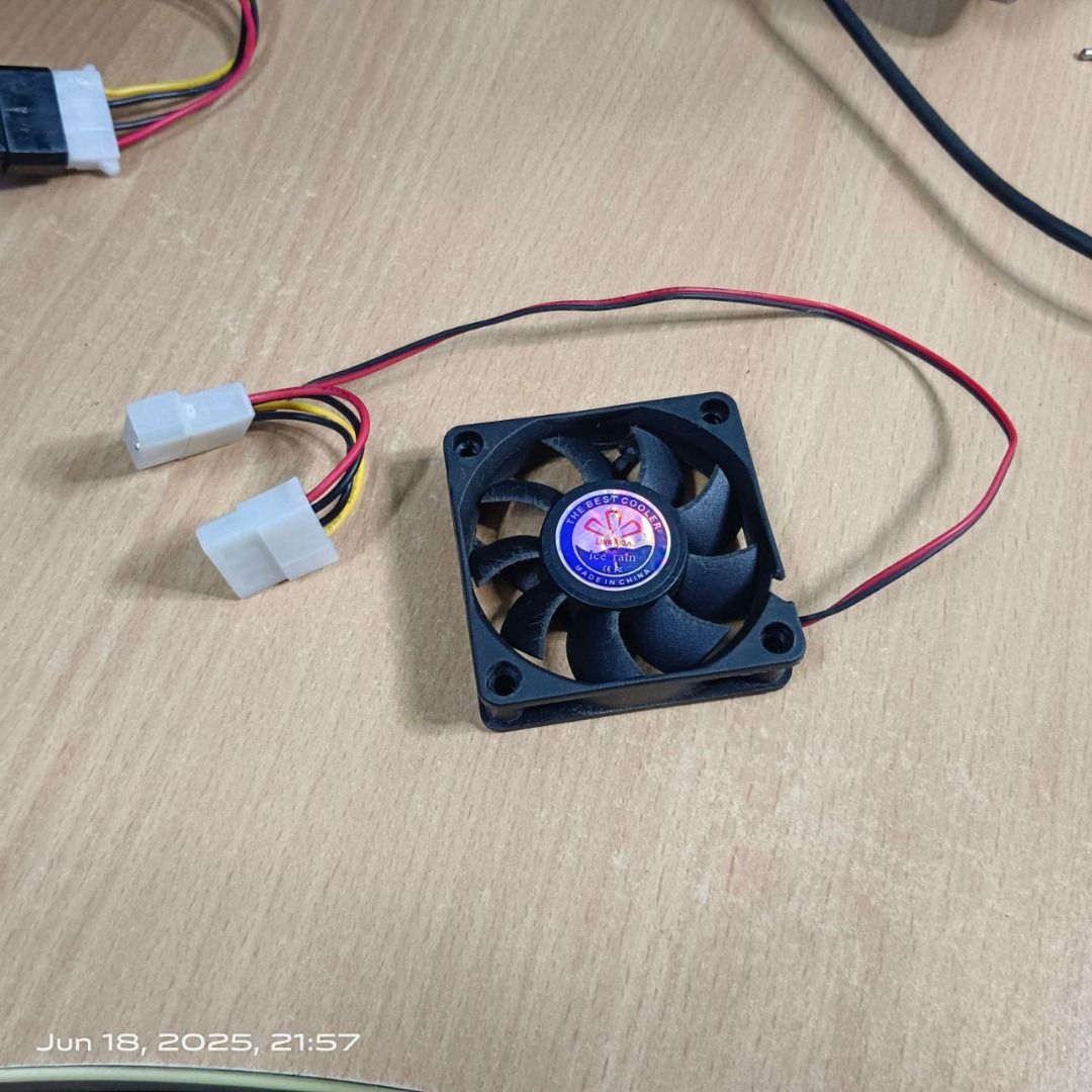 CPU Fan Small - MOLEX (Category: Cables & Adaptors) located in Quezon City. Submitted by marianodeclutter (Listing ID 1379488131, Image 1). Description: Loc: Quezon City, Central Avenue.