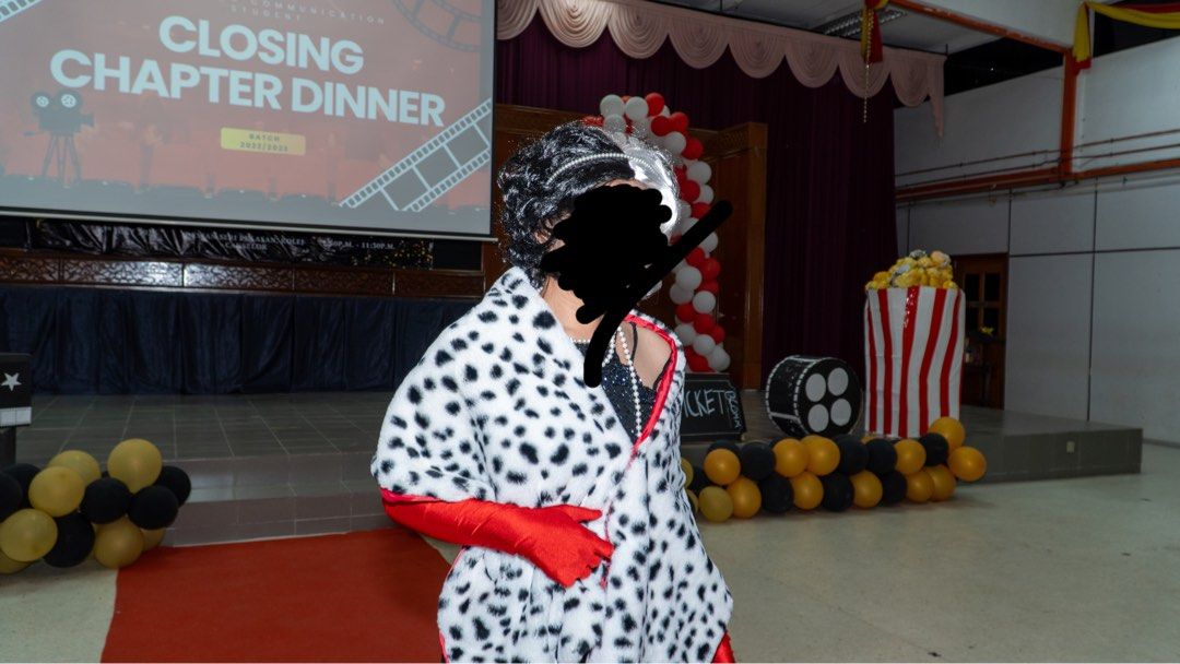 Cruella Costume (Category: Announcements) located in Kuala Lumpur. Submitted by shop.preloved.miss (Listing ID 1379341763, Image 3). Description: dress (Size Xs-M) pinggang 28 can fit tapi sempit sikit, i pinggang 26/28 mcm tu. cloak ✅ 5 set cruella ✅ Guna sekali je for Dinner ✅ Real price boleh tgk kat apps oren 😆 dress i include je ,bagi murah sbb tak guna .. New ✅ Guna sekali je ✅.