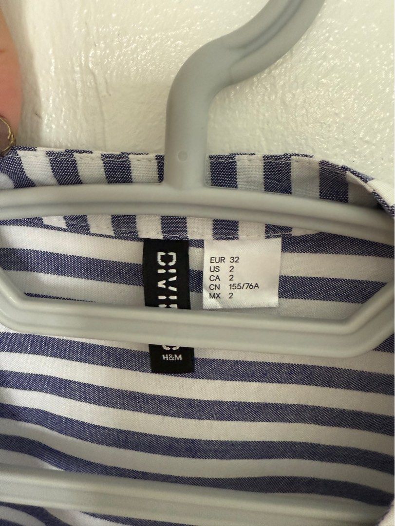 Dividen H&M Stripes Blue Longsleeves (Category: Longsleeves) located in Quezon City. Submitted by jelpeach (Listing ID 1379521757, Image 2). Description: Can fit from xs to semi medium.