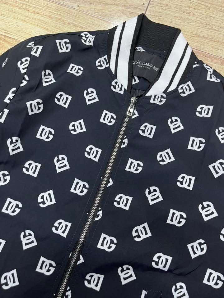 DOLCE & GABBANA JACKET (Category: Luxury Apparel) located in Baguio. Submitted by donedeal_2600 (Listing ID 1379513075, Image 3). Description: Dimes: 20.5x26 Condition: Like new to brand new Color rate: 10/10 Complete tags Check photos for more details No issue .