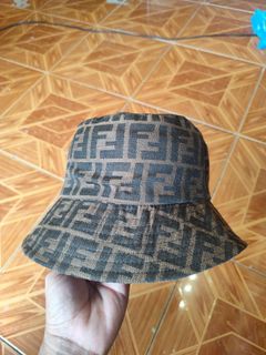 (Category: ) located in . Submitted by bsb.streetluxvintage.clothing (Listing ID 1379424090, Image 1). Description: .