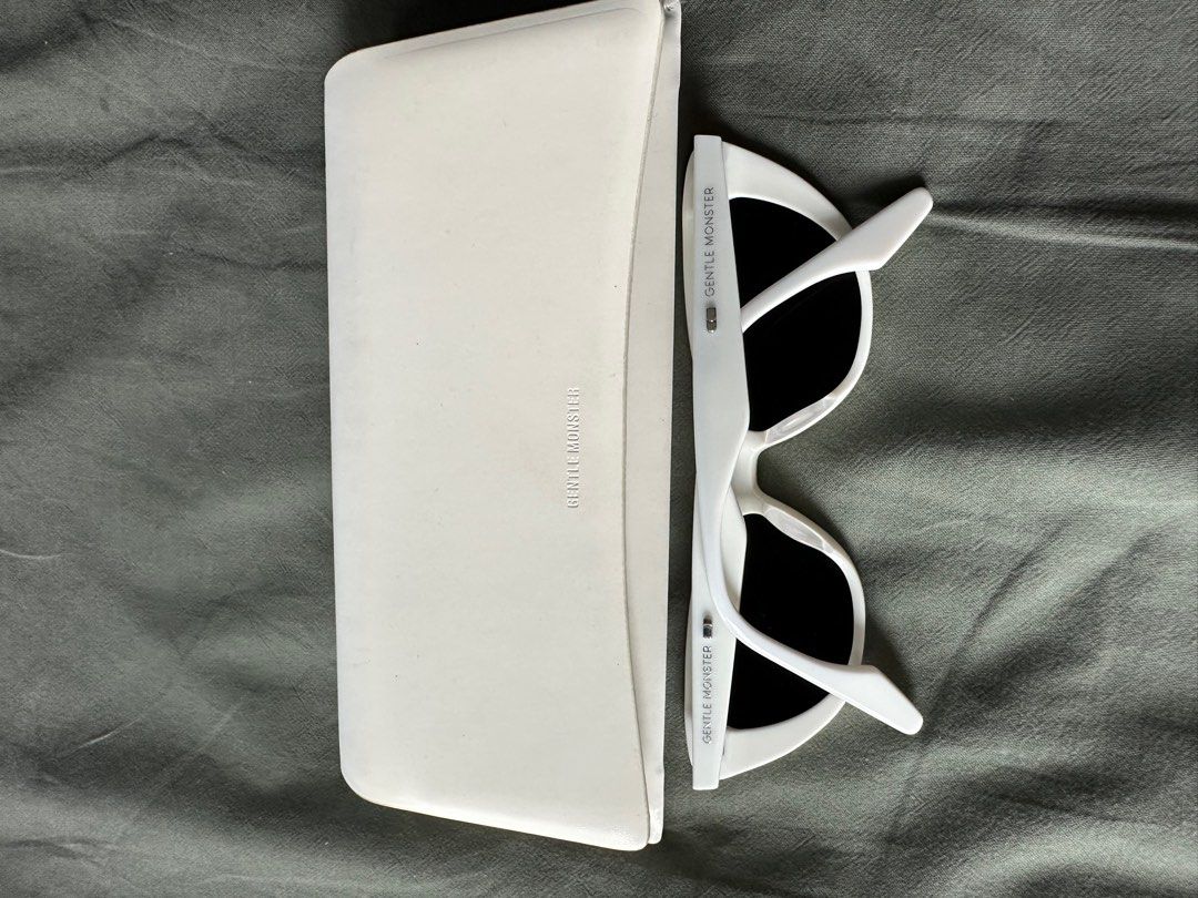 Gentle Monster Crella W1 (White) (Category: Sunglasses & Eyewear) located in Quezon City. Submitted by soon_xtin (Listing ID 1379400779, Image 3). Description: 💯 Original. Bought from GM Bgc Used 2x only. Sold out on website and stores Crella W1 is a slim cat-eye crafted from white acetate. The compact front is bold and voluminous yet well-balanced, creating an eye-catching silhouette. The temples feature the Gentle Monster logo accentuated by a