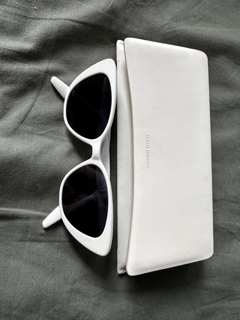 Gentle Monster Crella W1 (White) (Category: Sunglasses & Eyewear) located in Quezon City. Submitted by soon_xtin (Listing ID 1379400779, Image 2). Description: 💯 Original. Bought from GM Bgc Used 2x only. Sold out on website and stores Crella W1 is a slim cat-eye crafted from white acetate. The compact front is bold and voluminous yet well-balanced, creating an eye-catching silhouette. The temples feature the Gentle Monster logo accentuated by a
