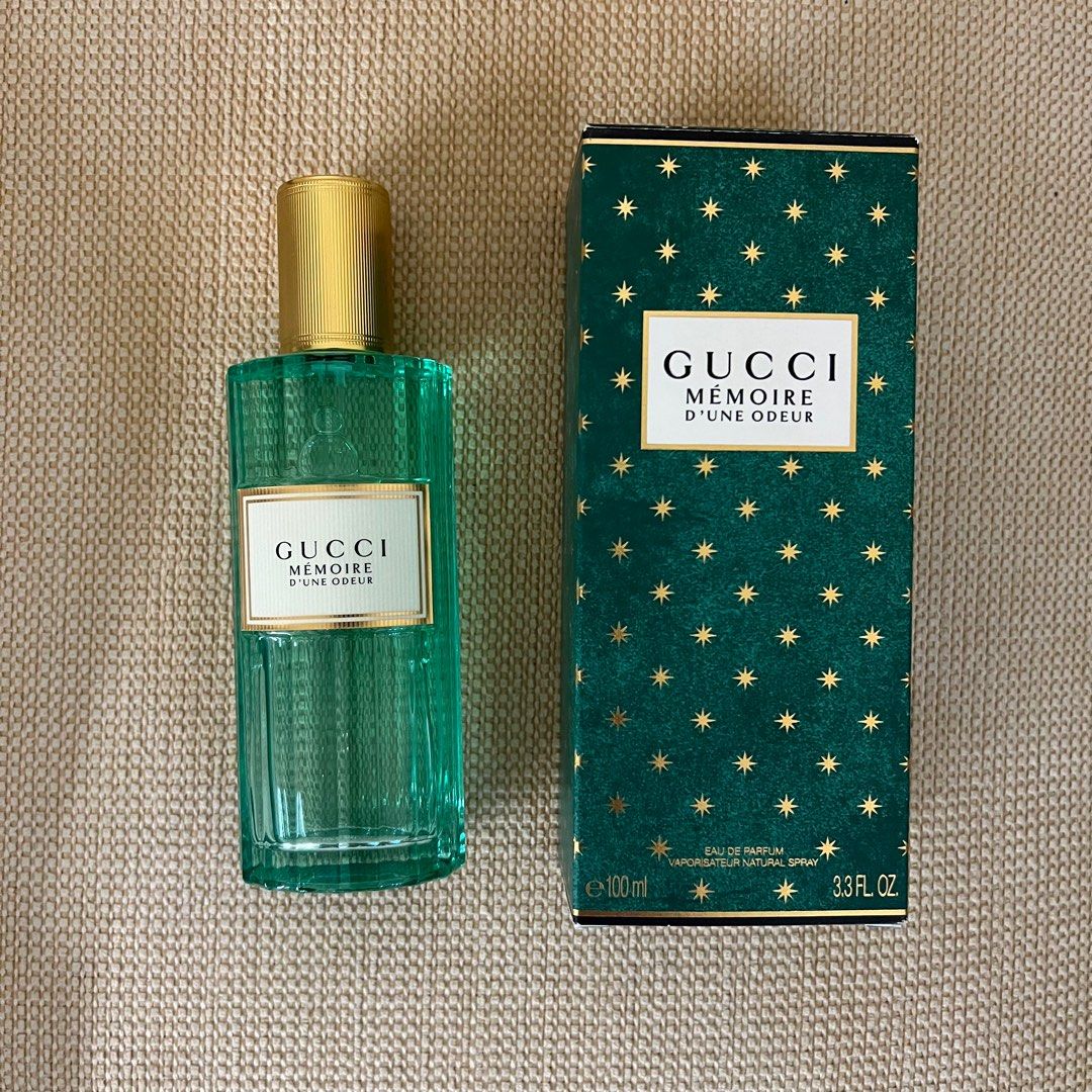 由 willy54321 (刊登 ID 1379517906，圖片 3) 提交，位於 台北市 (Taipei) 的 GUCCI 記憶之水中性淡香精 100ml (類別：香水、體香劑)，說明：香 調： 草香清新調 、 木質花香調 前 味： 羅馬洋甘菊 中 味： 印度珊瑚茉莉、麝香 後 味： 檀香、雪松、香草 保存良好：水位7分滿。（附盒）。