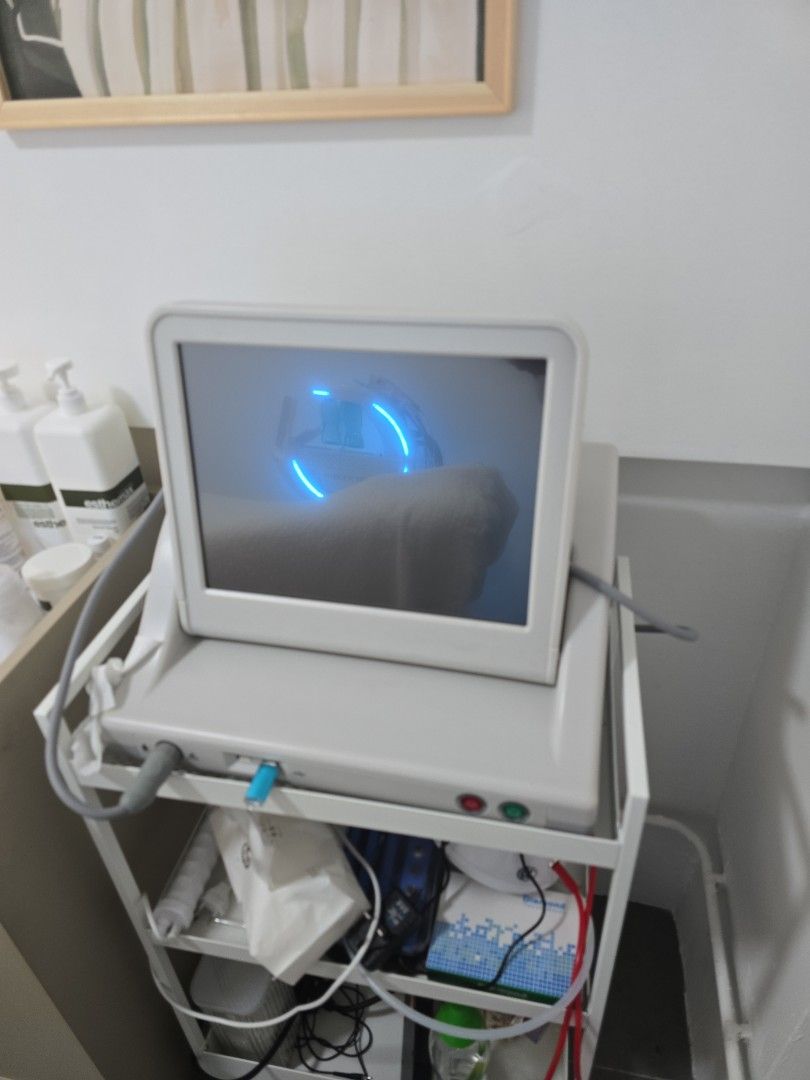Hifu machine (Category: Face Care) located in Singapore. Submitted by gayathrilakshminarayana (Listing ID 1379402699, Image 1). Description: Condition is like new. I only used it once. After that, I didn’t have time to use it..