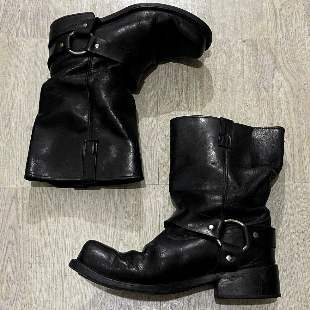 High Cut Leather Pointy Boots (Category: Boots) located in Cabuyao City. Submitted by lackingly (Listing ID 1379464535, Image 2). Description: Highcut Leather Boots (no id) ₱ 5,000 php( + shipping if lalamove ) negotiable just drop offers ₱ 2000 + shipping php TODAY (28.5cm insole) 30 cm outsole 43-45 EU 2 inch heel height lowkey looks like ysl because of the harness lol check slides for the issue (crack prints) shaft height is close to the knee 