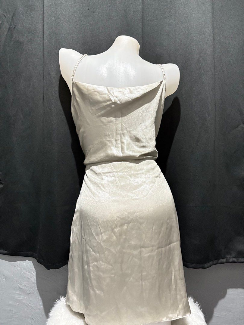 H&M silver dress (Category: Evening dresses & gowns) located in Marikina City. Submitted by declutterringggg (Listing ID 1379500261, Image 2). Description: Once used Medium - Large Anastasia Grey ang peg Marikina area Shipping fee- shoulder by the buyer Lalamove or J&T.