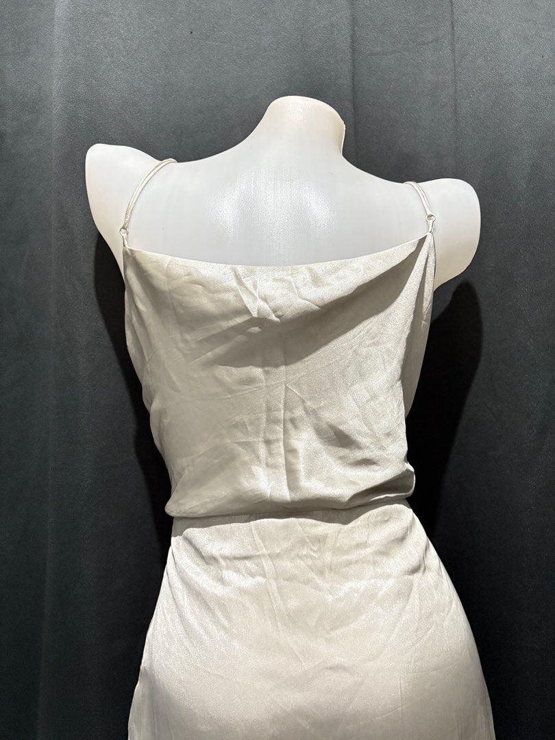 H&M silver dress (Category: Evening dresses & gowns) located in Marikina City. Submitted by declutterringggg (Listing ID 1379500261, Image 3). Description: Once used Medium - Large Anastasia Grey ang peg Marikina area Shipping fee- shoulder by the buyer Lalamove or J&T.