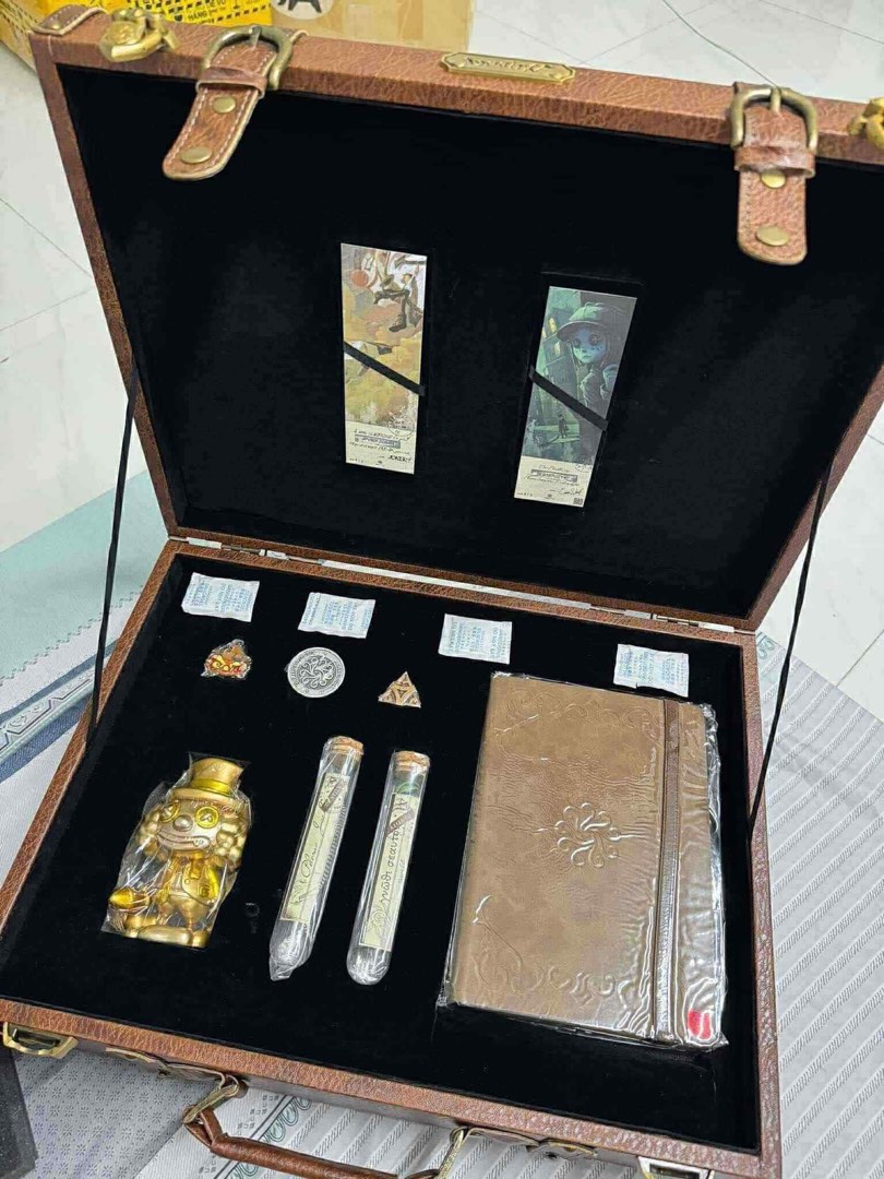 HTF truths inference first anniversary deluxe case, Hobbies & Toys ...