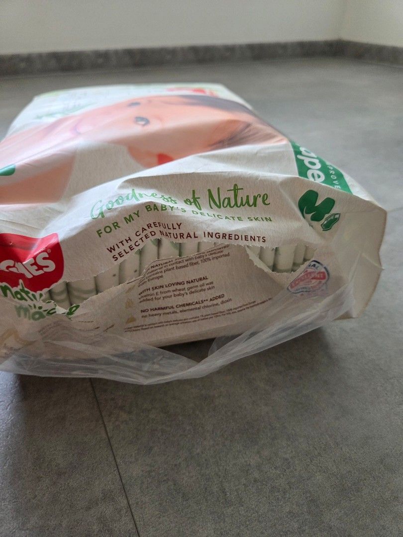 Huggies Nature Max Diapers (Category: Diapers & Baby Wipes) located in Singapore. Submitted by oneclick90 (Listing ID 1379371320, Image 2). Description: brand new, but it was torn open. selling it cause my baby has outgrown.