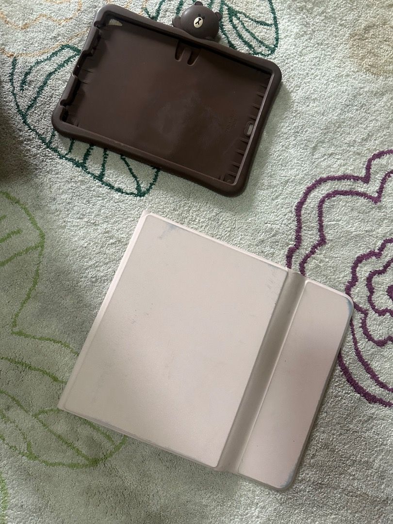 iPad 10th Gen Case Take All for ₱150 (Category: Cases & Sleeves) located in Mandaluyong City. Submitted by mindfully_decluttering (Listing ID 1379393702, Image 3). Description: Rfs: Upgrading to MacBook ✅ take both for ₱150 ✅ cleaning lang need and some sign of usage ✅ 1 pink & 1 bear silicone (for kids).