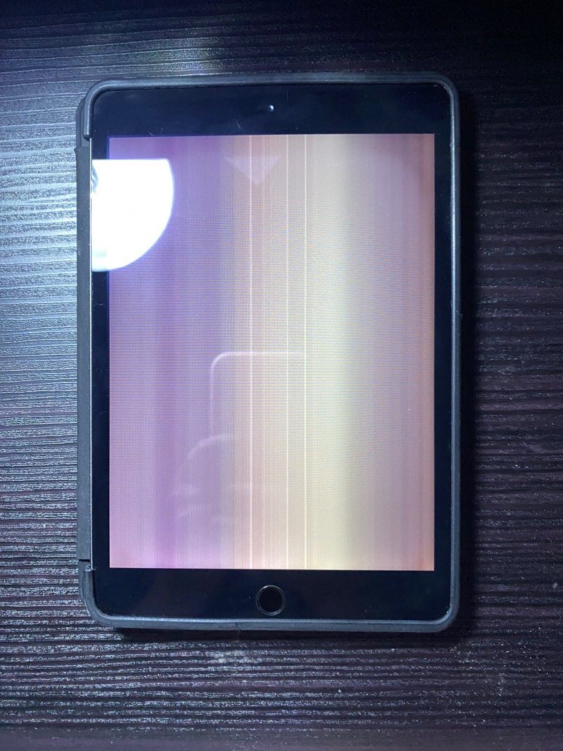 IPAD MINI 3 (NOT WORKING - LCD PROBLEM) 32gb (Category: iPad) located in Calamba. Submitted by mrbrndth (Listing ID 1379448492, Image 3). Description: -For parts 📍Calamba, Laguna .