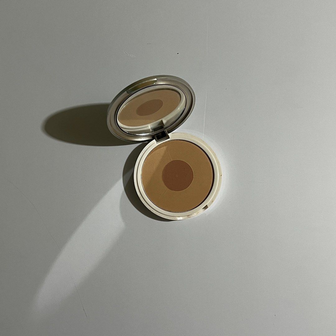 Issy True Flex Perfecting Powder (Medium / Tan) (Category: Makeup) located in Manila. Submitted by gvapparel (Listing ID 1379511807, Image 1). Description: 𖦹.ᐟ ⟡ read the details below first: ⚲ las piñas ★ rfs: decluttering / impulsive buying ★ no box included ★ medium / tan ★ never used ★ originally bought for Php 500 ★ sf to be shouldered by buyer 𖦹.ᐟ price can still be negotiable if buying multiple items mod: lalamove / j&t mop: gcash / bdo.
