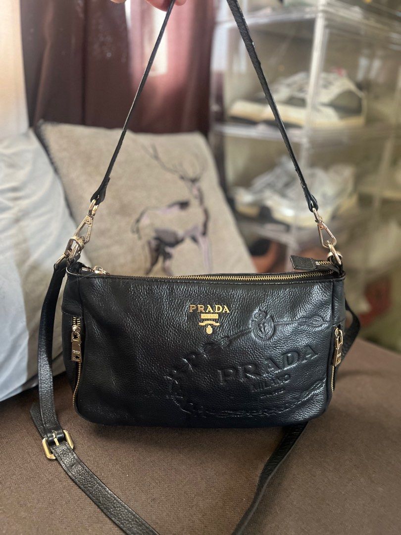 Japan Preloved Pr ^d@ leather 2 way Bag (Category: Luxury Bags & Wallets) located in Pateros City. Submitted by libertes (Listing ID 1379356183, Image 3). Description: Authentication not Guaranteed Japan Bought No flaws but has signs of usage Sobrang ganda ng leather😍 not so heavy pero makapal. 2 way, can be a kili bag and sling bag .
