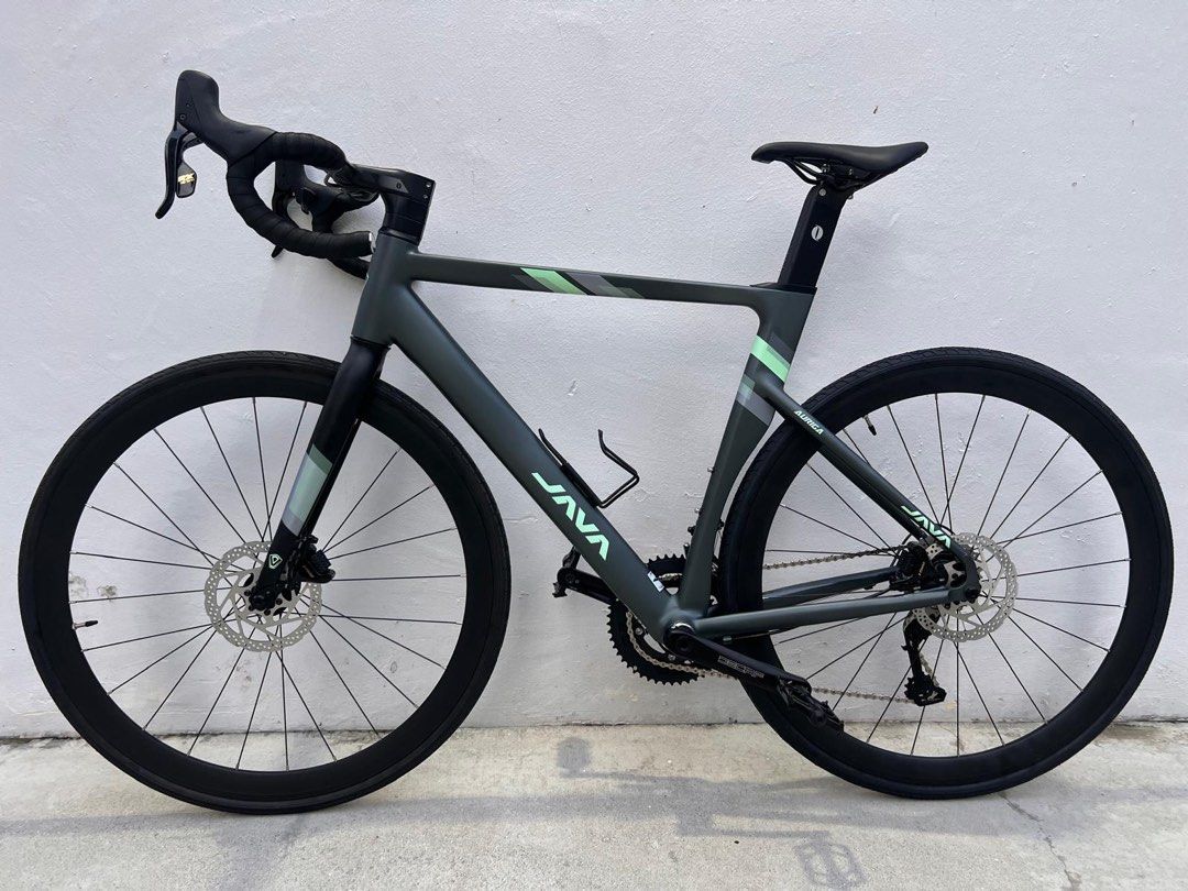 JAVA Auriga (Category: Bicycles) located in Singapore. Submitted by danielt2005 (Listing ID 1379454372, Image 1). Description: Java Auriga road bike Size L ( good for 175-185cm) Hydraulic disc brakes Fully integrated bike. 2x 12 speed Lightweight and aero Slightly nego. $850 for fast deal .