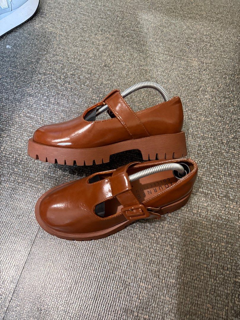 Journee Mary Jane’s Brown (Category: Flats & Sandals) located in Antipolo. Submitted by articlesbyeve (Listing ID 1379416140, Image 2). Description: Super nice 9.5/10 BUYER WILL BOOK THE COURIER.