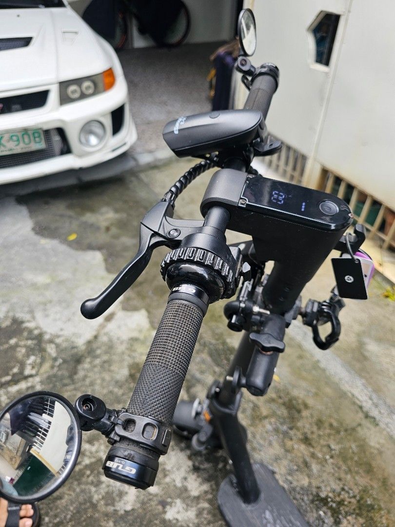 Kuickwheel S1-C PRO 350W E-scooter (Category: Bicycles) located in Quezon City. Submitted by moon897 (Listing ID 1379328475, Image 2). Description: Bought at SRP P39,990 RFS: Permanently WFH (only used for house-office commute) Specs: -up to 45km/hr (speed limit can be set via app) -350Watts -13000mAh battery -NFC/RFID key system Freebies/Add-ons: -Extra Light with horn -Add on Light -2 side mirrors -Additional Accessory bar/mount -Go Pro Mount -