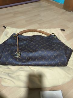 (Category: ) located in . Submitted by shoppingtreat (Listing ID 1379499147, Image 1). Description: .