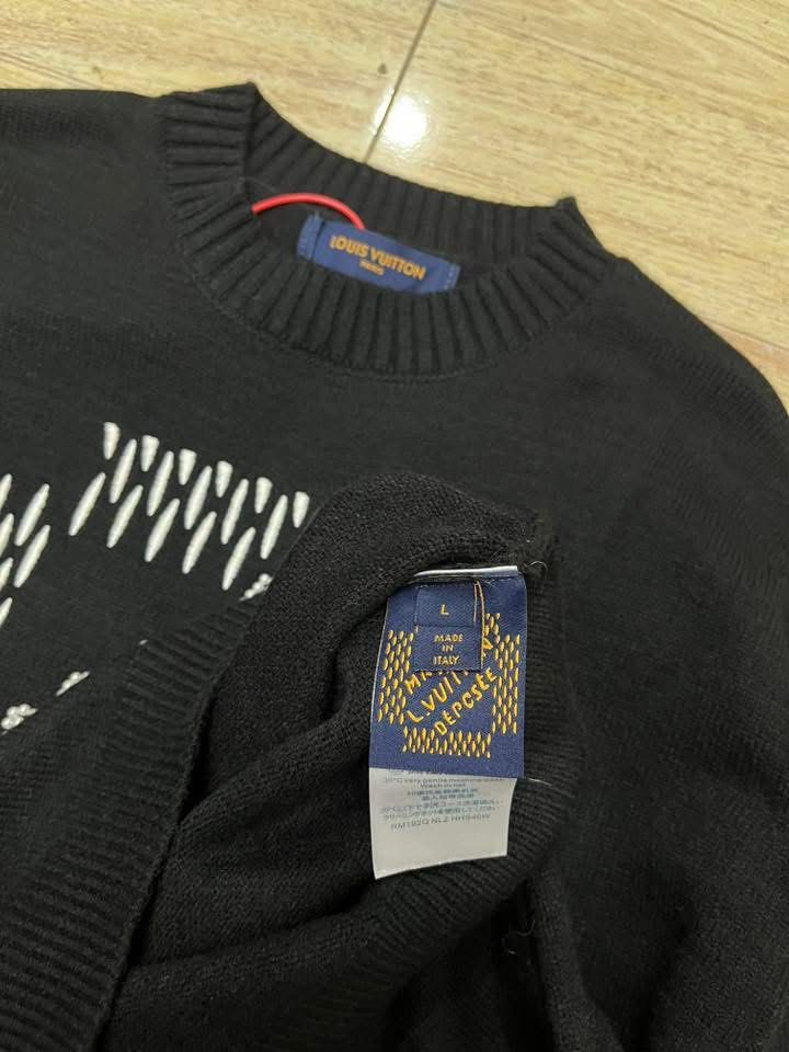 LOUIS VUITTON KNIT SWEATER (Category: Luxury Apparel) located in Baguio. Submitted by donedeal_2600 (Listing ID 1379512344, Image 3). Description: Dimes: 24x28.5 stretchable Condition: Like new to brand new Color rate: 10/10 Complete tags Check photos for more details No issue .