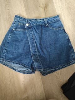 (Category: ) located in . Submitted by imashopperholic (Listing ID 1379394478, Image 1). Description: .