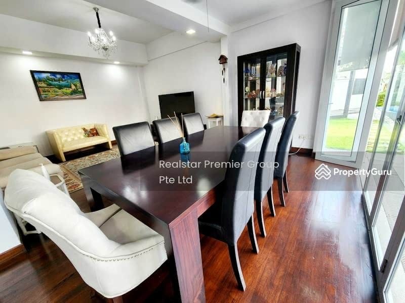 Luxury Semi-D with Pool63109553020163113