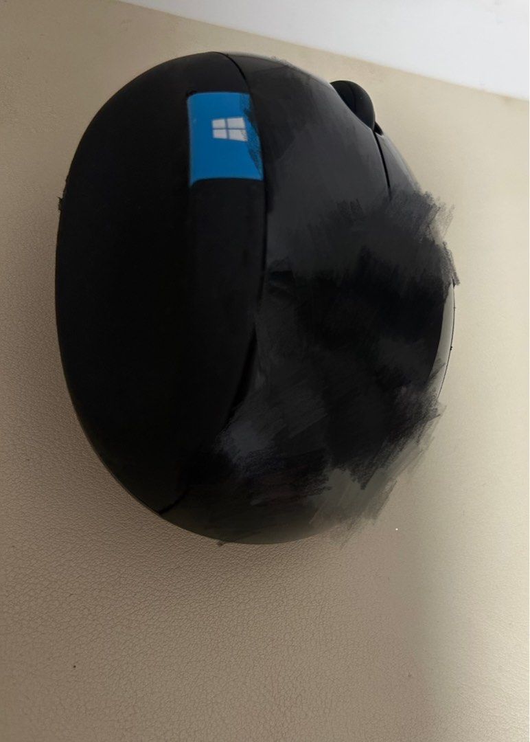 Microsoft Mouse (Category: Mouse & Mousepads) located in Singapore. Submitted by kittywang21 (Listing ID 1379401901, Image 1). Description: .