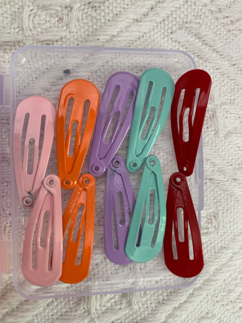 Mini bangs hair clips for kids bundle (Category: Babies & Kids Fashion) located in Santa Rosa. Submitted by gandahappylife (Listing ID 1379352728, Image 3). Description: Bangs Hair clips for girls bundle ₱50 per bundle Includes 5 pairs color metal mini clips 5 pcs duck bill clips 1 rectangular transparent container Check also other hair accessories in my listings .