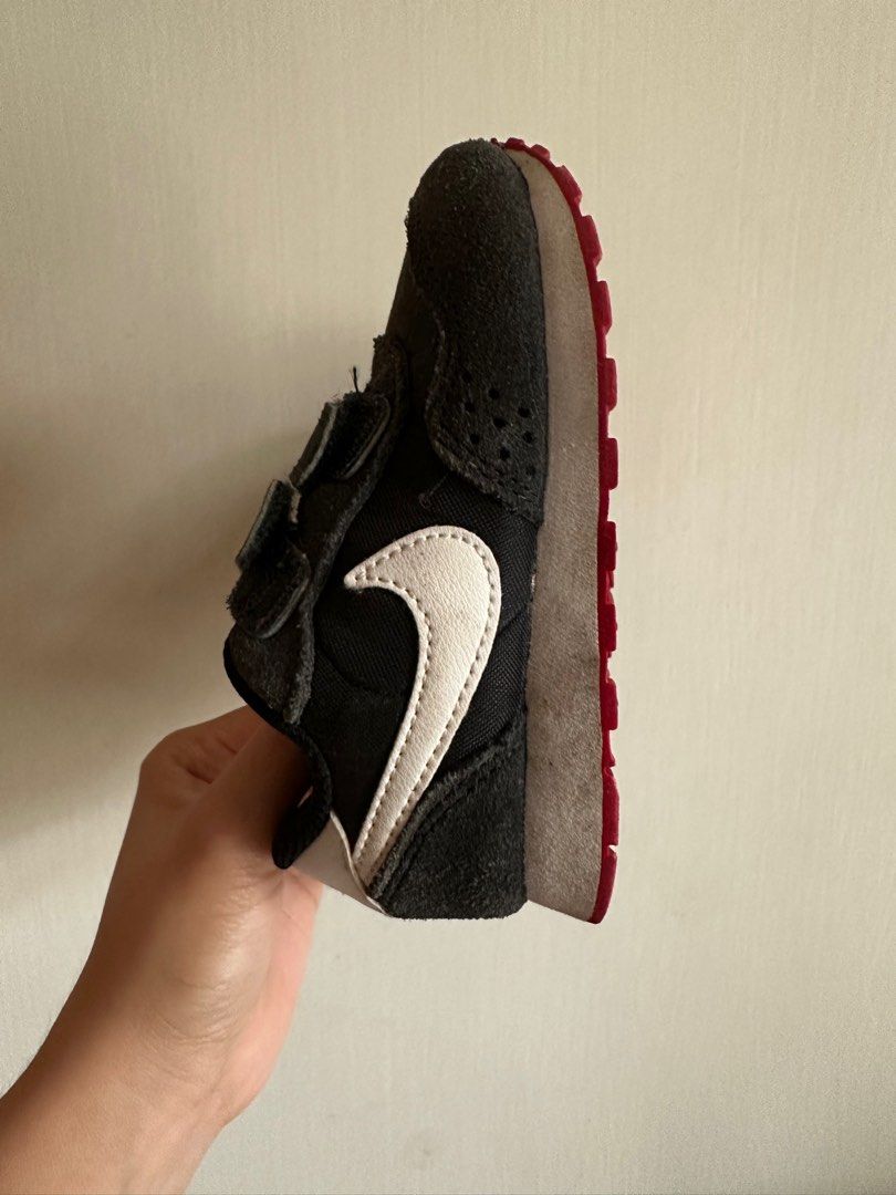 由 michelle82438 (刊登 ID 1379390904，圖片 2) 提交，位於 台南市 (Tainan) 的 Nike兒童球鞋13cm (類別：嬰兒及兒童流行時尚)，說明：。