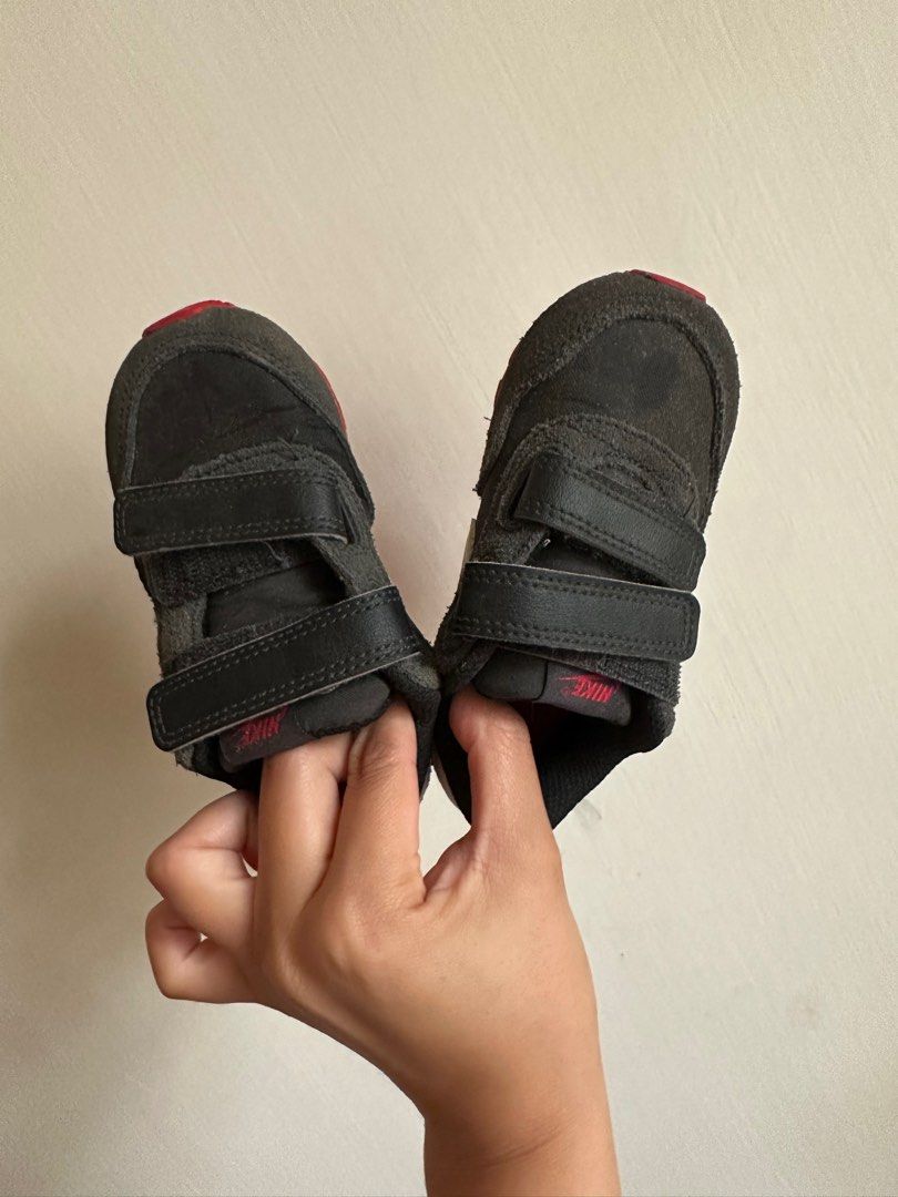 由 michelle82438 (刊登 ID 1379390904，圖片 1) 提交，位於 台南市 (Tainan) 的 Nike兒童球鞋13cm (類別：嬰兒及兒童流行時尚)，說明：。