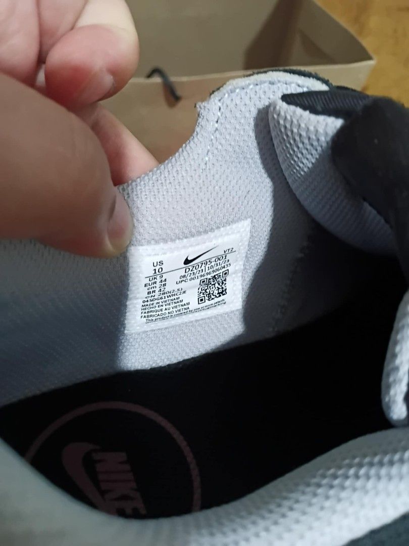 Nike (Category: Sneakers) located in Quezon City. Submitted by visualdict (Listing ID 1379520522, Image 3). Description: rare finds Nike Airmax brand new legit, authentic, original with box. RFS. impulsive buyer.