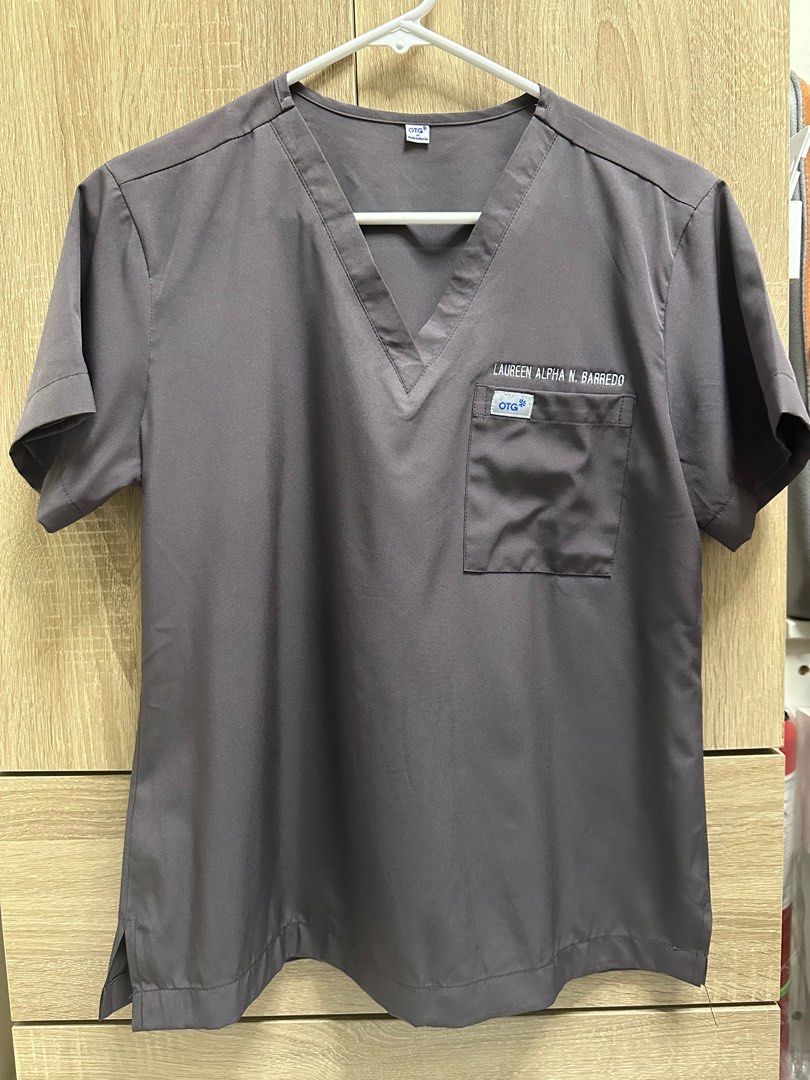 OTG Desert Palm Scrub Set (Category: Sets or Coordinates) located in Quezon City. Submitted by laureenalpha (Listing ID 1379351353, Image 1). Description: V neck top and Jogger bottom Size: Medium With name embroidery. RFS: Wrong size .
