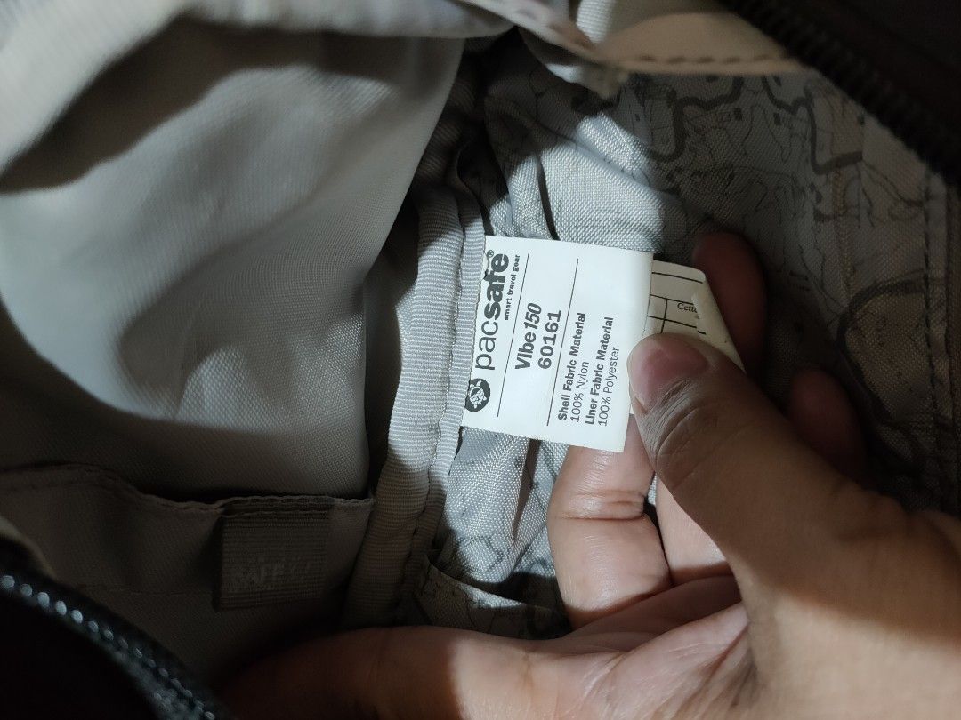Pacsafe Vibe 150 Sling Pack (Category: Sling Bags) located in Quezon City. Submitted by jhaneth21 (Listing ID 1379362944, Image 2). Description: Black Single Strap Sling Pack Color Rate: 9/10 Padded Back Size: 13" x 7" x 2.5".