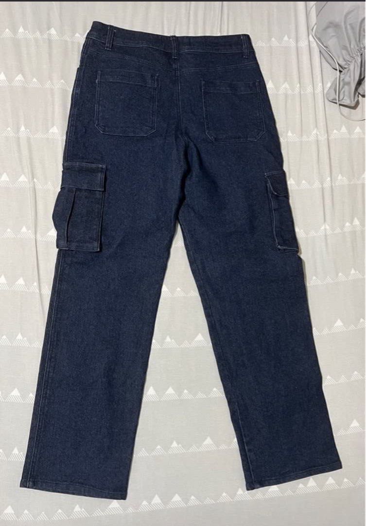 Penshoppe Denim Cargo Pants (Category: Jeans) located in Quezon City. Submitted by kindleton (Listing ID 1379518107, Image 3). Description: Size: 30 (see last pic) Color: Dark blue wash No issues, good as new Originally bought for 1.2k+ Not available in Penshoppe stores anymore RFS: decluttering *with free sunnies :) Pls make an offer if you’d like to purchase :) And send this order form Name: MOP: Gcash/Maya/Bank transfer MOD: Gogo Express for s