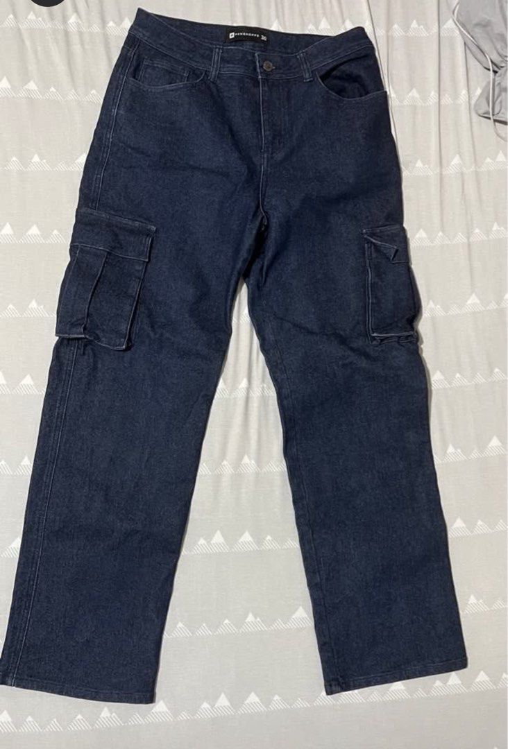 Penshoppe Denim Cargo Pants (Category: Jeans) located in Quezon City. Submitted by kindleton (Listing ID 1379518107, Image 2). Description: Size: 30 (see last pic) Color: Dark blue wash No issues, good as new Originally bought for 1.2k+ Not available in Penshoppe stores anymore RFS: decluttering *with free sunnies :) Pls make an offer if you’d like to purchase :) And send this order form Name: MOP: Gcash/Maya/Bank transfer MOD: Gogo Express for s